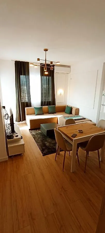 Old Train Apartment تيرانا ألبانيا